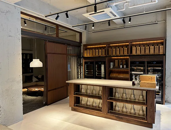 福本が運営するOROバーの内装