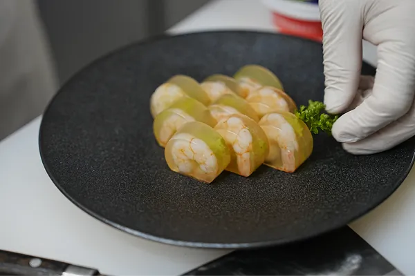 福本が運営する中華料理店「丹桜苑」のシェフおすすめ料理